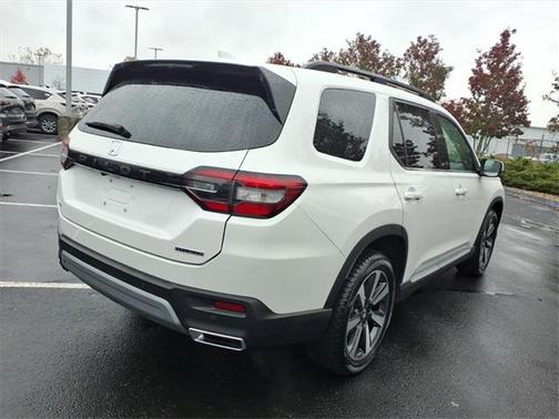 2023 Honda Pilot Touring 8-Passenger