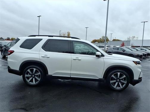 2023 Honda Pilot Touring 8-Passenger