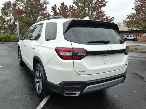2023 Honda Pilot Touring 8-Passenger