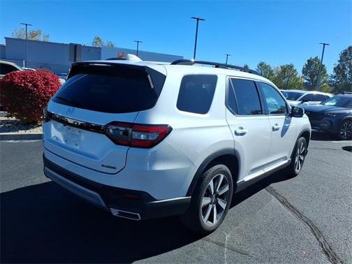 2023 Honda Pilot Touring 8-Passenger