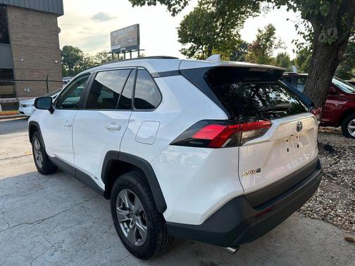 2022 Toyota RAV4 Hybrid LE