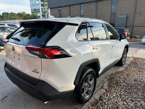 2022 Toyota RAV4 Hybrid LE