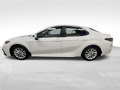 Ice Cap 2024 Toyota Camry SE