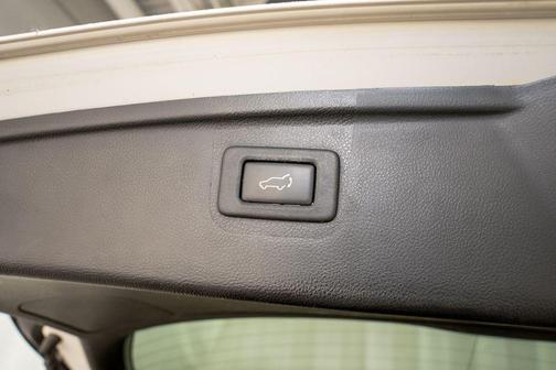 Crystal White Pearl 2016 Subaru Outback 2.5i Limited