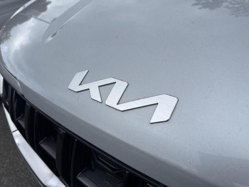 2023 Kia Carnival LX
