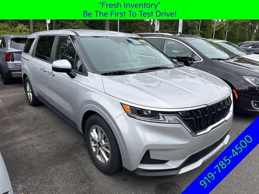 2023 Kia Carnival LX