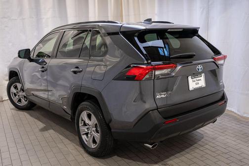 2022 Toyota RAV4 Hybrid XLE
