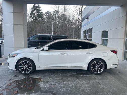 2017 Kia Cadenza Technology