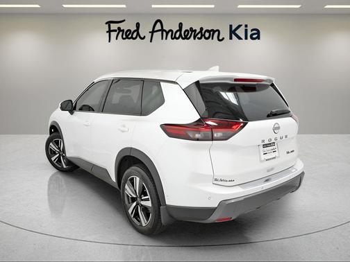 2025 Nissan Rogue SL