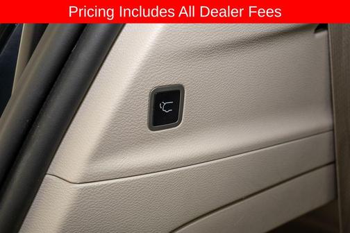 Bright White Clearcoat 2023 Chrysler Pacifica Touring L