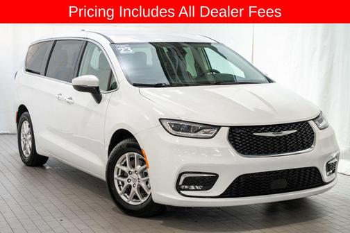 Bright White Clearcoat 2023 Chrysler Pacifica Touring L