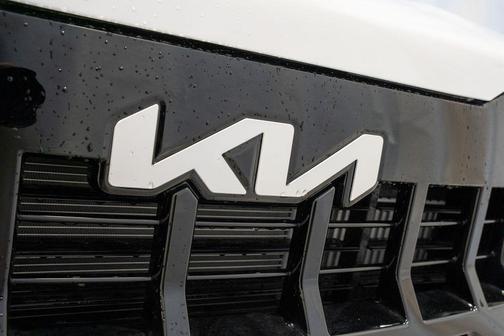 Glacial White Pearl 2027 Kia Telluride EX