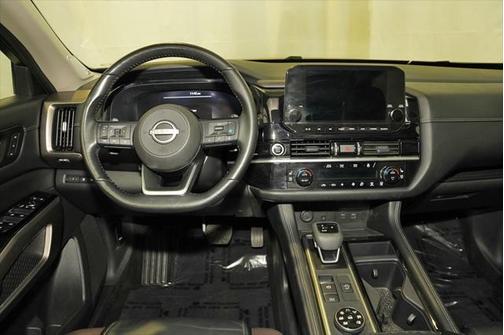2023 Nissan Pathfinder Platinum 4WD