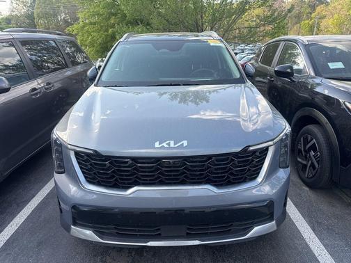 Everlasting Silver 2025 Kia Sorento SX