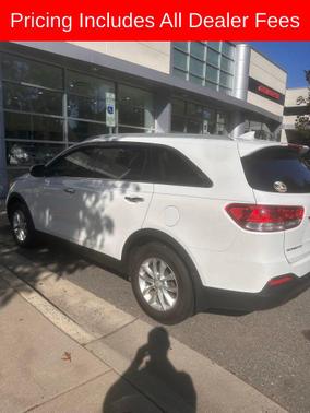Snow White Pearl 2017 Kia Sorento LX