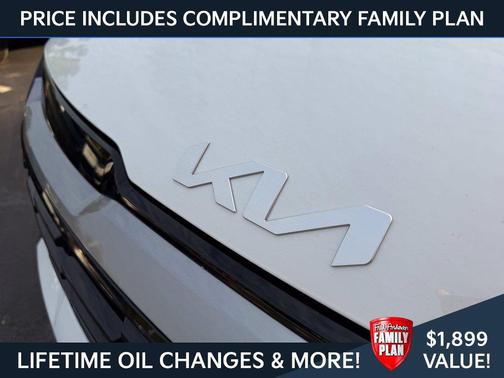 Snow White Pearl 2027 Kia Sportage Hybrid EX