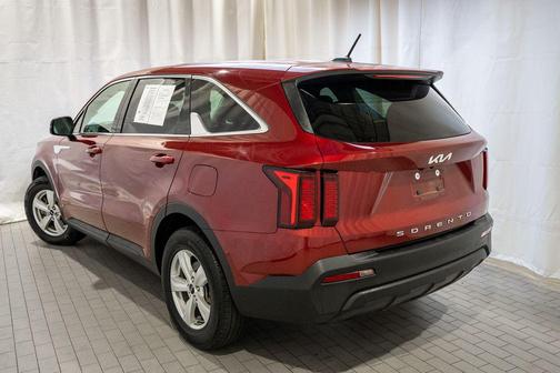 2022 Kia Sorento LX