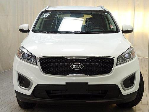 Snow White Pearl 2017 Kia Sorento LX
