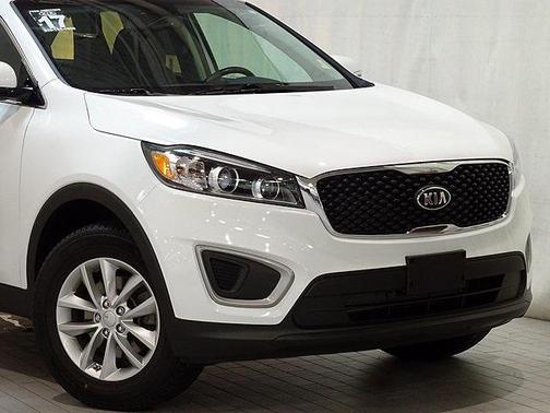 Snow White Pearl 2017 Kia Sorento LX