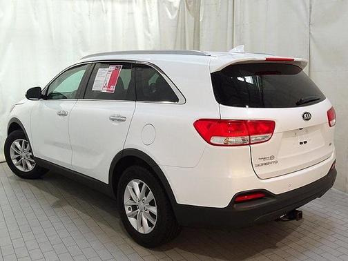 Snow White Pearl 2017 Kia Sorento LX