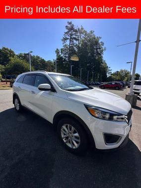 Snow White Pearl 2017 Kia Sorento LX