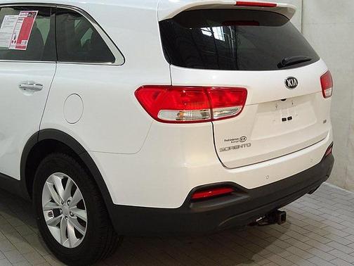 Snow White Pearl 2017 Kia Sorento LX