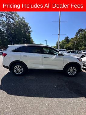Snow White Pearl 2017 Kia Sorento LX