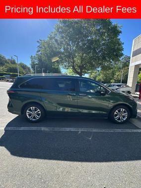 Cypress 2022 Toyota Sienna Platinum