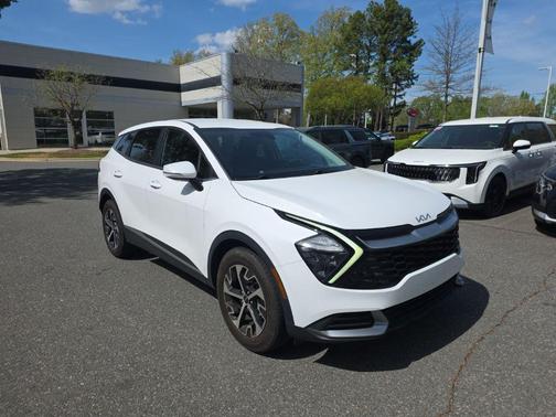 Glacial White Pearl 2023 Kia Sportage EX