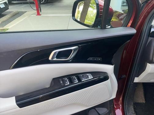 2023 Kia Carnival SX