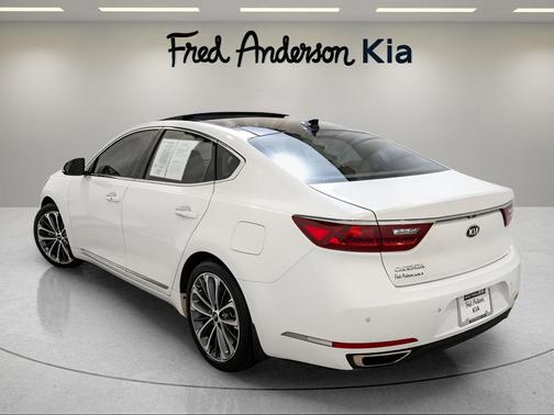 2017 Kia Cadenza Technology