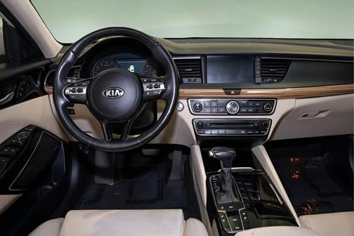 2017 Kia Cadenza Technology