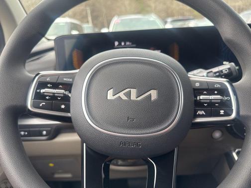 2026 Kia Carnival LX