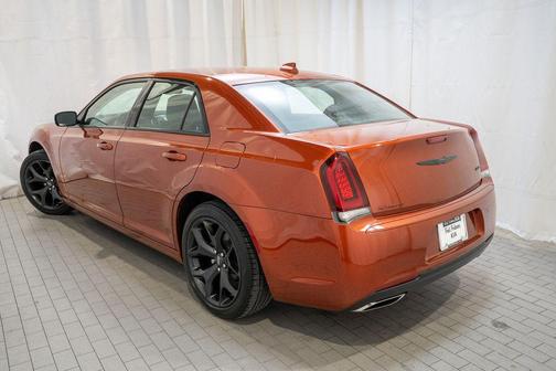 2021 Chrysler 300 Touring