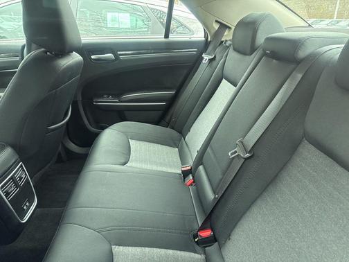 2021 Chrysler 300 Touring