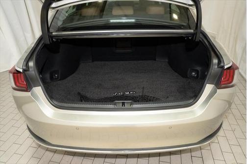 2019 Lexus ES 300h Base