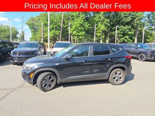 Fusion Black 2024 Kia Seltos LX