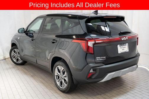 Fusion Black 2024 Kia Seltos LX
