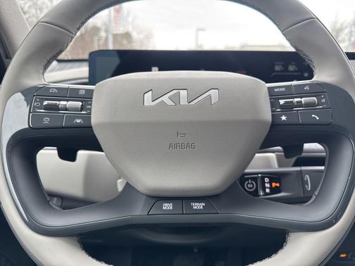 Glacial White Pearl 2026 Kia EV9 Wind