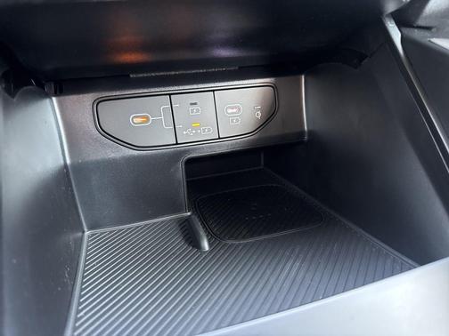 Snow White Pearl 2025 Kia Sorento Hybrid EX