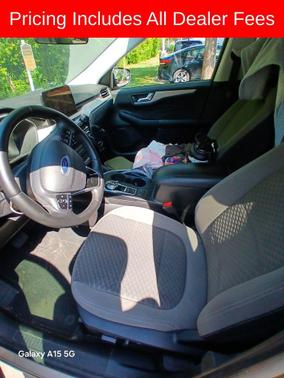 Desert Gold Metallic 2021 Ford Escape SE