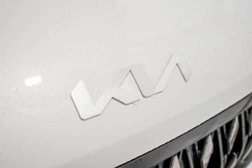 Snow White Pearl 2026 Kia Carnival LX