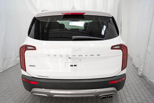 Glacial White Pearl 2022 Kia Telluride S