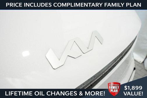 Glacial White Pearl 2026 Kia EV9 Wind