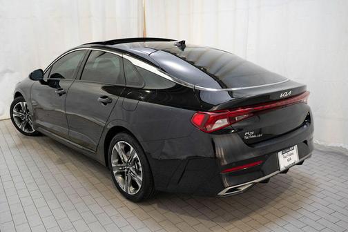 Ebony Black 2022 Kia K5 EX