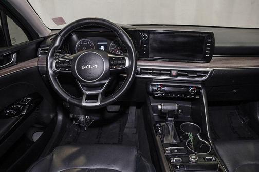 Ebony Black 2022 Kia K5 EX