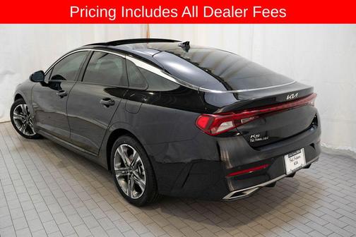 Ebony Black 2022 Kia K5 EX