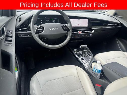 Snow White Pearl 2024 Kia Niro EX
