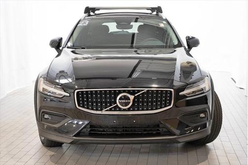 2023 Volvo V60 Cross Country B5 Plus