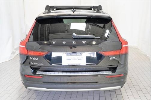 2023 Volvo V60 Cross Country B5 Plus